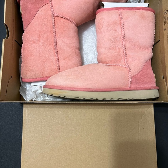 Uggs boots Size: 9W $100 IG: @SoleWorldWideHype - Picture 3 of 4